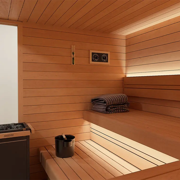 Sauna mit Kübel und Ofen Innenansicht